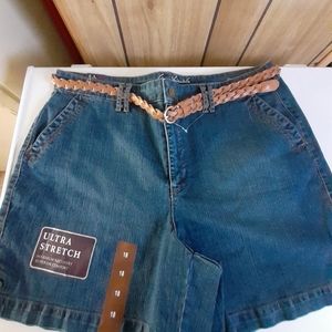 Gloria Vanderbilt shorts with belt